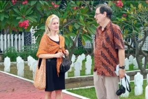 Getaran Hati Warga Belanda di TMP ꦏꦸꦱꦸꦩꦧꦁꦱꦯꦸꦫꦨꦪ Kusuma Bangsa Surabaya.