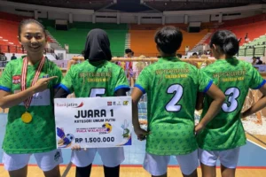 Aksara Jawa Iringi ꦏꦼꦩꦼꦤꦔꦤ꧀ Kemenangan Surabaya City Dalam Kejurnas Street Soccer di Surabaya. 
