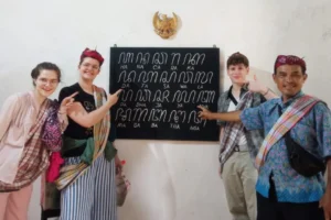 Kolaborasi Budaya: ꦮꦶꦱ꧀ꦩꦗꦼꦂꦩꦤ꧀ Wisma Jerman – Phillip Marburg Universiteit Jerman – FISIP Unair – Puri Aksara Rajapatni 