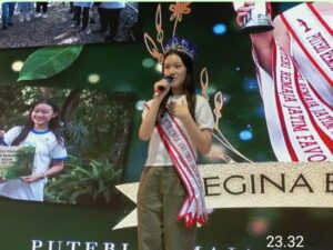 Puteri Remaja Jawa Timur Lingkungan 2025 Regina Elena Go berbagi cerita tentang penyelamataningkungan. Foto: nng