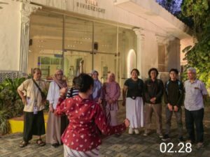 Sinau Aksara Jawa di Museum Pendidikan Surabaya Sambil Menikmati Dunia Lain.