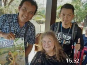 Wieteke Van Dort, Penyanyi Belanda Mampu Ciptakan Karya Seni Berdasarkan Keindahan Alam Indonesia.