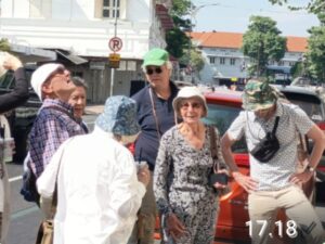 Rombongan Wisatawan Belanda Gagal Mengintip Gedung Heritage Di Kota Lama Surabaya.