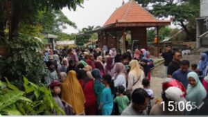 Kuliner Khas Giri Dalam “Pasar Panganan Giri Biyen” Gresik.