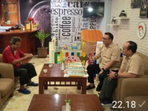 Persiapan Pameran Sketsa Kota Lama Surabaya di Hotel Arcadia Heritage Rajawali Surabaya.