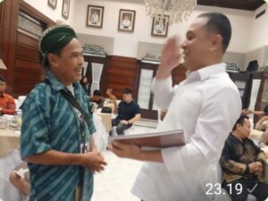 Menyaksikan Pengukuhan Dewan Kebudayaan Surabaya oleh Walikota Surabaya, Eri Cahyadi.