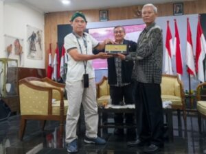 Peluncuran Buku Bung Tomo Berlanjut Ke Gagasan Pembuatan Tetenger Di Situs Rumah Radio Bung Tomo.