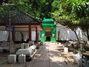 Punden Punden Di Depan dan Pedalaman Surabaya.