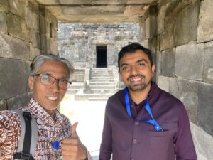 Melihat Inskripsi Aksara Kawi di Candi Plaosan