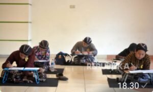 Lomba Nulis Aksara Jawa Bagi Pegiat Budaya Dalam Bulan Bahasa dan Sastra.