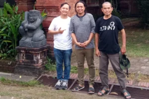 Menengok Candi Bajang Ratu & Rumah Produksi Logam Bhagaskara Bronze.