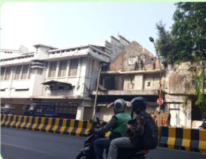 Awas, Ada Perbaikan Gedung di Samping Gedung Cagar Budaya di jalan Basuki Rahmat Surabaya.