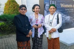 Aksara Jawa Merajut Keberagaman Nusantara dalam Ikrar Budaya di Surabaya”. 